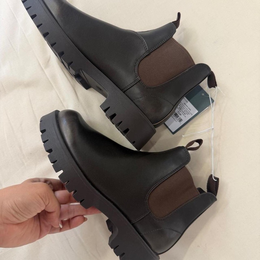 Stylish black Chelsea-style‎ ankle boots